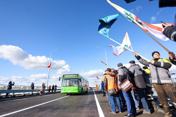 Всего два термошва? Румас в восторге от нового моста под Гомелем Всего два термошва? Румас в восторге от нового моста под Гомелем - Sputnik Беларусь