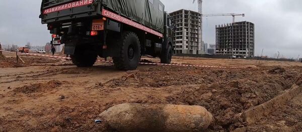 Авиабомбу нашли на стройке в Минске, видео - Sputnik Беларусь