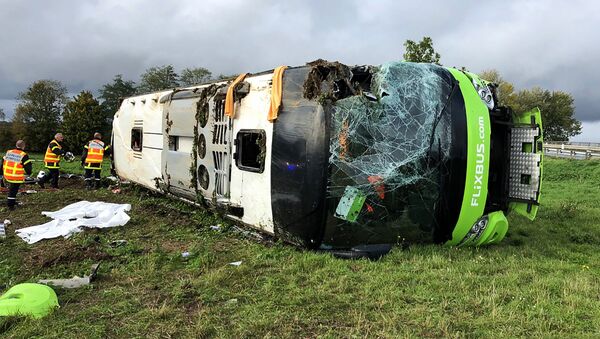 Более 30 человек пострадали в ДТП с автобусом во Франции - Sputnik Беларусь