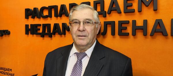 Атаманов о 7 ноября: не надо плевать на историю своих дедов и родителей - Sputnik Беларусь