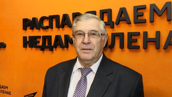 Атаманов о 7 ноября: не надо плевать на историю своих дедов и родителей - Sputnik Беларусь