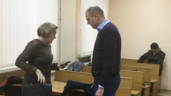 Бывший следователь Андрей Качур, который обвиняется в подстрекательстве к даче взятки, уже в суде - Sputnik Беларусь