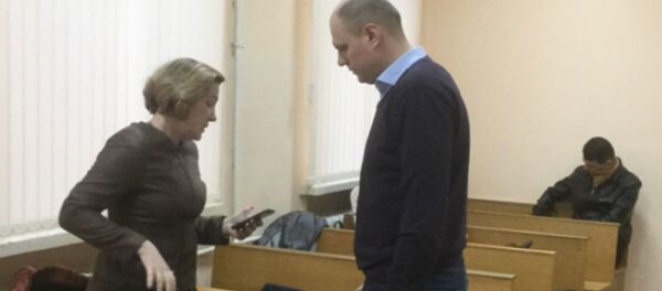 Бывший следователь Андрей Качур, который обвиняется в подстрекательстве к даче взятки, уже в суде - Sputnik Беларусь