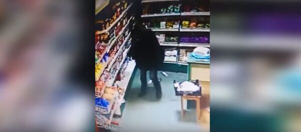 Житель Борисовского района весьма неловко ограбил сельпо  - Sputnik Беларусь