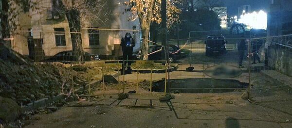 Мужчина погиб, упав в яму во дворе - Sputnik Беларусь