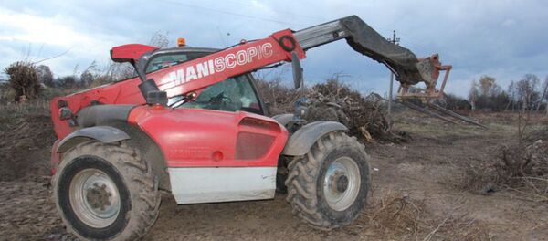 Погрузчик наехал на рабочего в Гомеле - Sputnik Беларусь