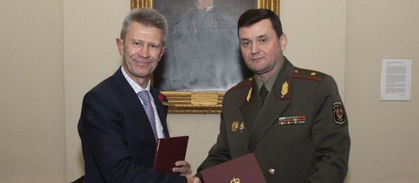 Беларусь и Великобритания подписали план военного сотрудничества - Sputnik Беларусь