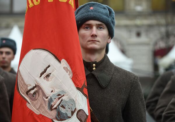 Участник марша, приуроченного к 78-й годовщине парада 7 ноября 1941 года на Красной площади - Sputnik Беларусь