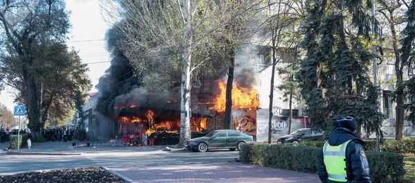 Три взрыва прогремели в пятницу в центре столицы Кыргызстана в точке быстрого питания Антошка на пересечении проспектов Чуй и Эркиндик - Sputnik Беларусь