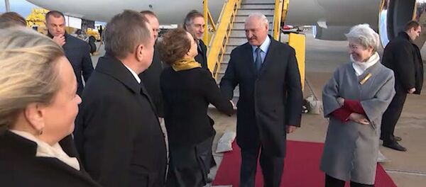 Як Аляксандра Лукашэнку сустрэлі ў Аўстрыі – відэа Як Аляксандра Лукашэнку сустрэлі ў Аўстрыі – відэа - Sputnik Беларусь