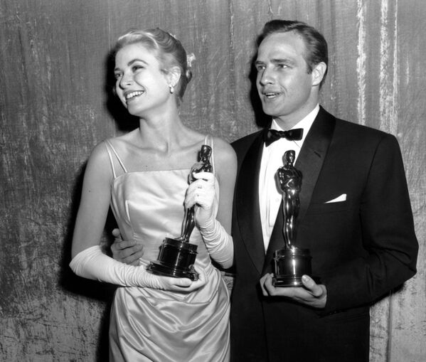 В 1955 году Грейс получила Оскар за главную роль в фильме Джорджа Ситона Деревенская девушка (The Country Girl), в котором сыграла простую женщину, отказавшись от романтического образа. - Sputnik Беларусь
