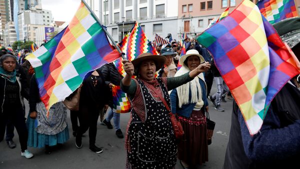 Сторонники свергнутого президента Боливии Эво Моралеса принимают участие в митинге в Ла-Пасе - Sputnik Беларусь