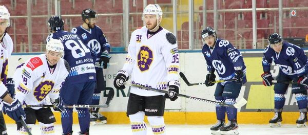 Хоккеисты Могилева и Динамо-Молодечно перед матчем Хоккеисты Могилева и Динамо-Молодечно перед матчем - Sputnik Беларусь