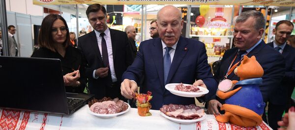 Посол России Дмитрий Мезенцев посетил выставку Продэкспо-2019 - Sputnik Беларусь