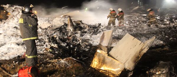 На месте катастрофы Боинг 737 авиакомпании Татарстан в аэропорту Казани  - Sputnik Беларусь
