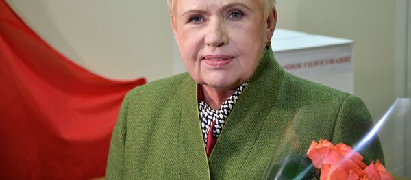 Лидия Ермошина на участке для голосования - Sputnik Беларусь