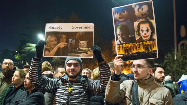 Участники акции протеста в Тбилиси против отказа грузинского парламента принять конституционные поправки по изменению избирательной системы - Sputnik Беларусь