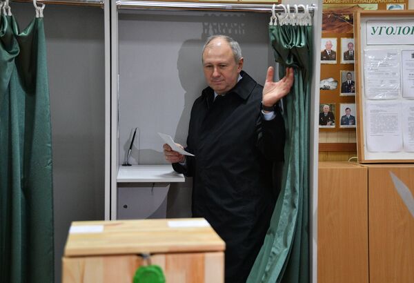 Премьер-министр Беларуси досрочно проголосовал на выборах в парламент - Sputnik Беларусь