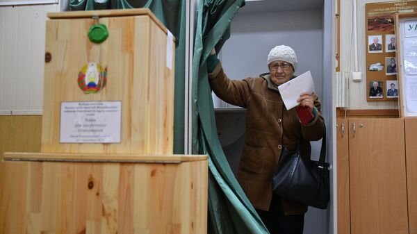 Досрочное голосование на парламентских выборах завершается в Беларуси - Sputnik Беларусь