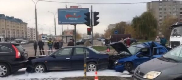 Пять машин стукнулись на перекресте в Бресте - Sputnik Беларусь