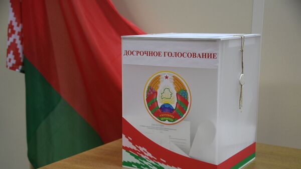 Урна для досрочного голосования на избирательном участке - Sputnik Беларусь