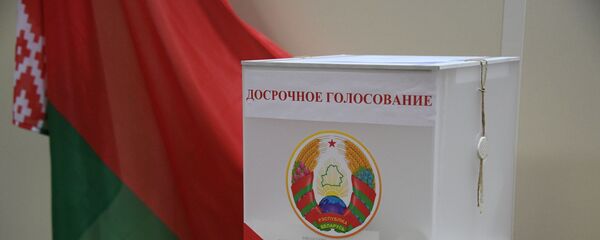Скрыня для датэрміновага галасавання на выбарчым участку Скрыня для датэрміновага галасавання на выбарчым участку - Sputnik Беларусь