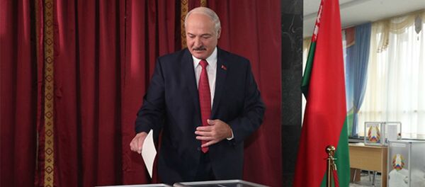 Прэзідэнт Беларусі Аляксандр Лукашэнка прыняў удзел у выбарах дэпутатаў Прэзідэнт Беларусі Аляксандр Лукашэнка прыняў удзел у выбарах дэпутатаў - Sputnik Беларусь