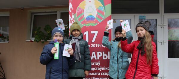 С детских выборов ребята уходили с подарками и хорошим настроением - Sputnik Беларусь