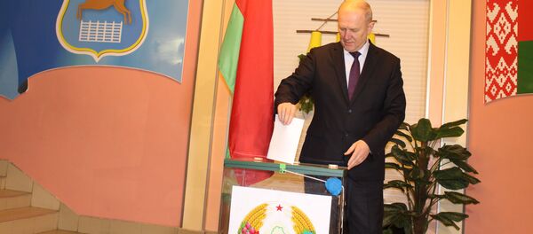 Владимир Кравцов в парламентском кресле видит людей, которые хорошо знают проблемы родного региона и готовы их решать не на словах, а на деле - Sputnik Беларусь