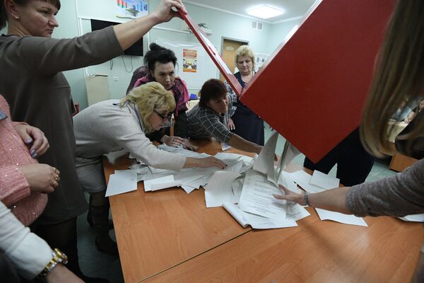 Избирательные участки по всей стране закрылись в восемь часов вечера - Sputnik Беларусь