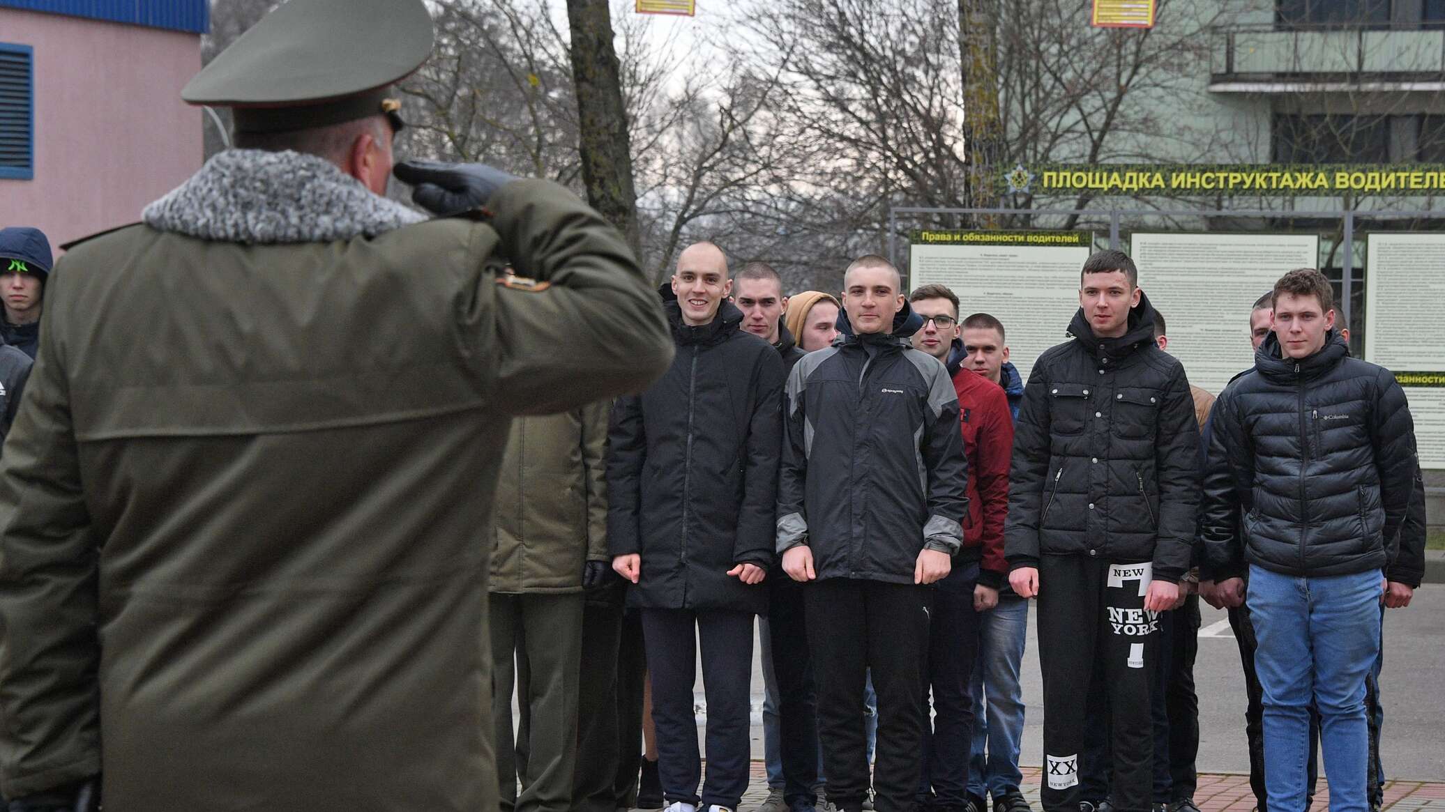 Служи — не тужи: как век назад провожали в армию