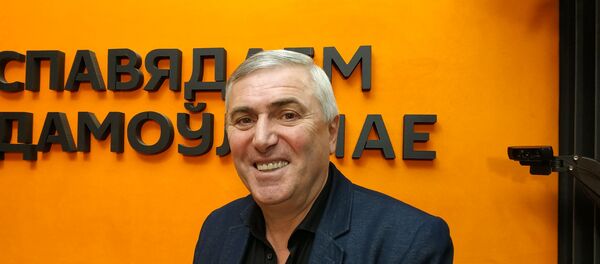 В парламент ― не сидеть: зачем журналисту Думбадзе статус депутата - Sputnik Беларусь