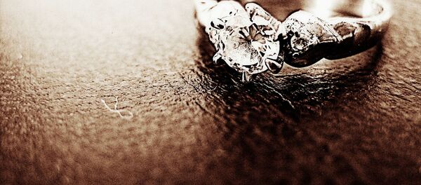 Кольцо с бриллиантом, архивное фото - Sputnik Беларусь