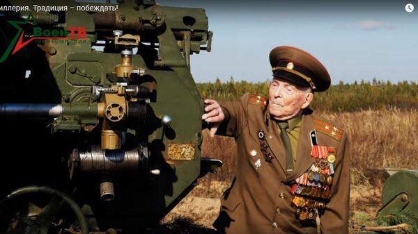 Как ветераны войны стреляли из современных орудий - видео - Sputnik Беларусь