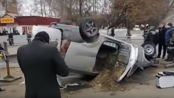 Машина с людьми провалилась в яму с кипятком в Пензе - Sputnik Беларусь