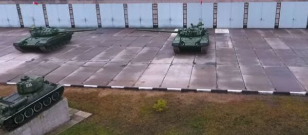 Белорусские танкисты научились вальсировать на Т-72  - Sputnik Беларусь