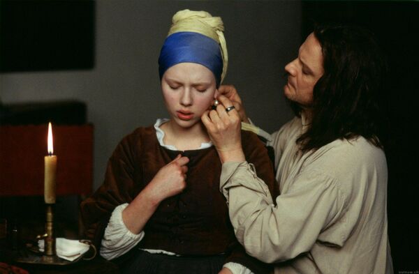 В 2003 году  вышел фильм Девушка с жемчужной сережкой: Скарлетт играет там роль Грит, служанки голландского живописца Яна Вермеера, за которую в тот же год получает номинацию на Золотой глобус как лучшая актриса в драме, и BAFTA. - Sputnik Беларусь