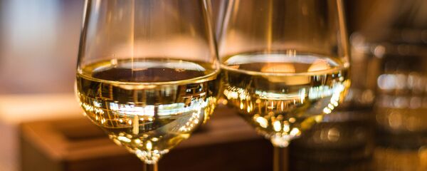 Бокалы с шампанским, архивное фото - Sputnik Беларусь