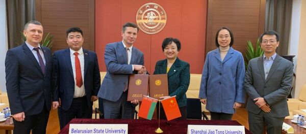 Мемарандум аб узаемаразуменні падпісаны паміж БДУ і Шанхайскім універсітэтам Цзяатун Мемарандум аб узаемаразуменні падпісаны паміж БДУ і Шанхайскім універсітэтам Цзяатун - Sputnik Беларусь