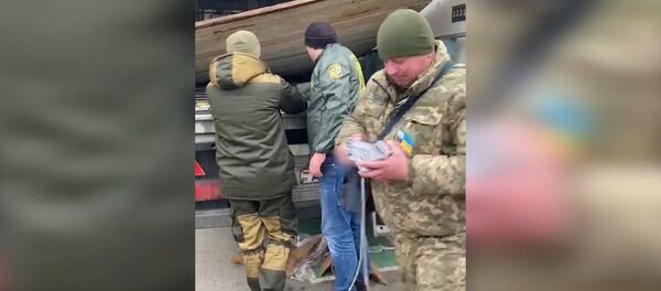 Белоруса-дальнобойщика задержали на Украине за контрабанду сигарет Белоруса-дальнобойщика задержали на Украине за контрабанду сигарет - Sputnik Беларусь