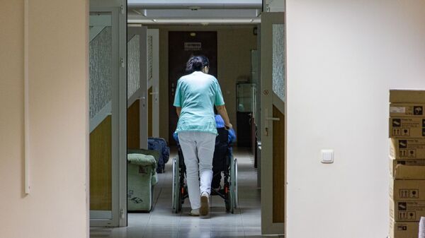 На одну младшую медсестру в частном медцентре приходится не более семи пациентов - Sputnik Беларусь