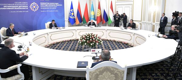 Пасяджэнне Савета калектыўнай бяспекі АДКБ у вузкім складзе Пасяджэнне Савета калектыўнай бяспекі АДКБ у вузкім складзе - Sputnik Беларусь