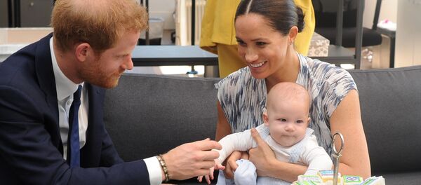 Принц Гарри и Меган Маркл со своим сыном Арчи - Sputnik Беларусь