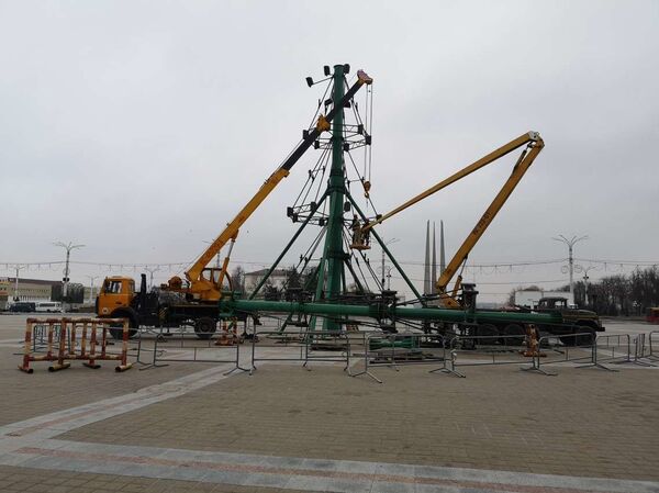 Витебчан ожидает сюрприз в оформлении площади Победы к Новому году - Sputnik Беларусь