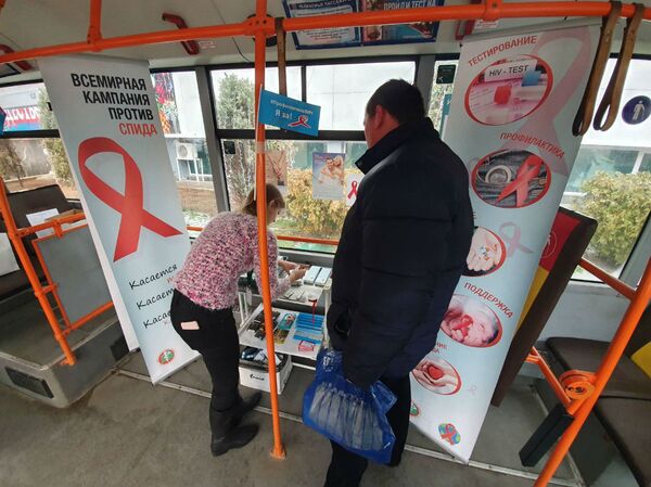 Бесплатный анонимный экспресс-тест на ВИЧ делали сегодня на Комаровке - Sputnik Беларусь
