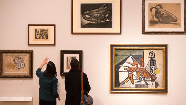 Посетители на выставке работ Пабло Пикассо - Sputnik Беларусь