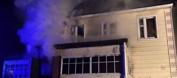 Мужчина чуть не сгорел, пытаясь самостоятельно потушить пожар в своем доме - Sputnik Беларусь