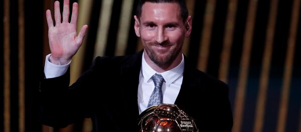 Лионель Месси получил 6-й Золотой мяч в карьере Лионель Месси получил 6-й Золотой мяч в карьере - Sputnik Беларусь