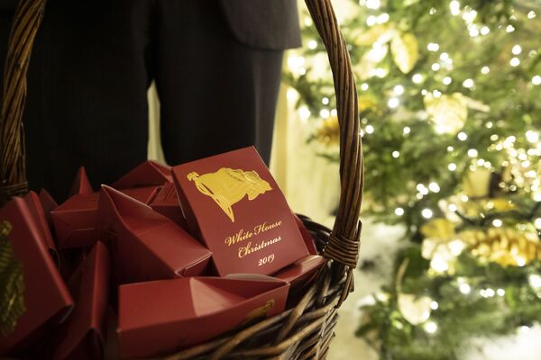 Подарочные коробки с шоколадом в Белом доме  - Sputnik Беларусь