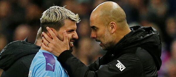 Главный тренер Манчестер Сити Хосеп Гвардиола и нападающий Серхио Агуэро - Sputnik Беларусь